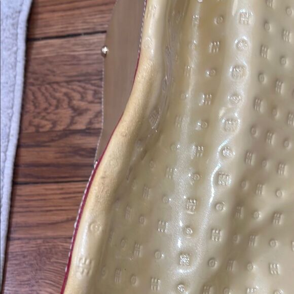 Arcadia Yellow Tote Bag with Structured Design and Gold Hardware - Picture 3 of 4